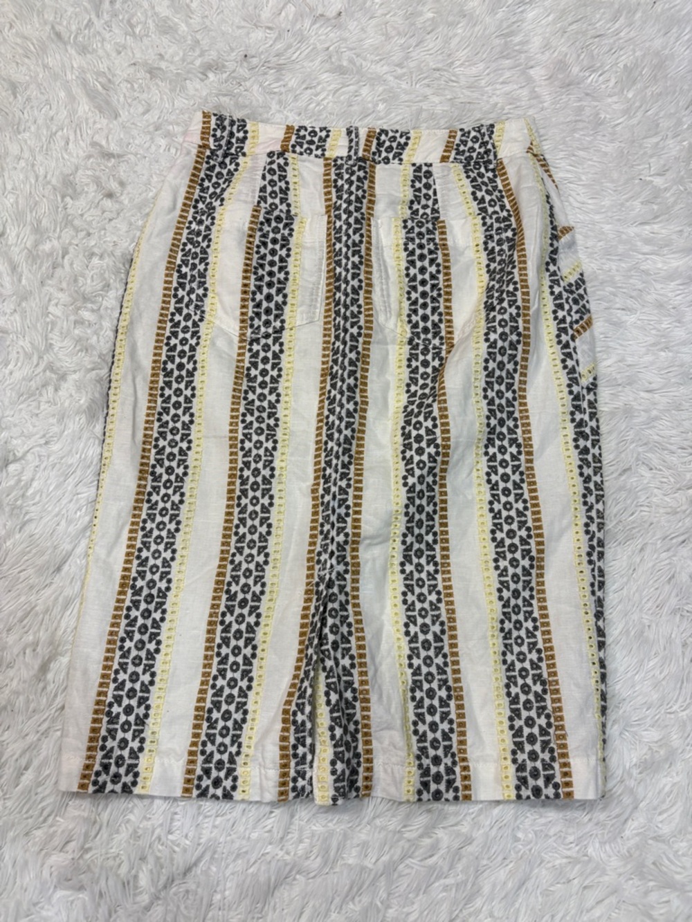 Anthropologie Quincy Embroidered Eyelet Pencil Skirt - Picture 3 of 4